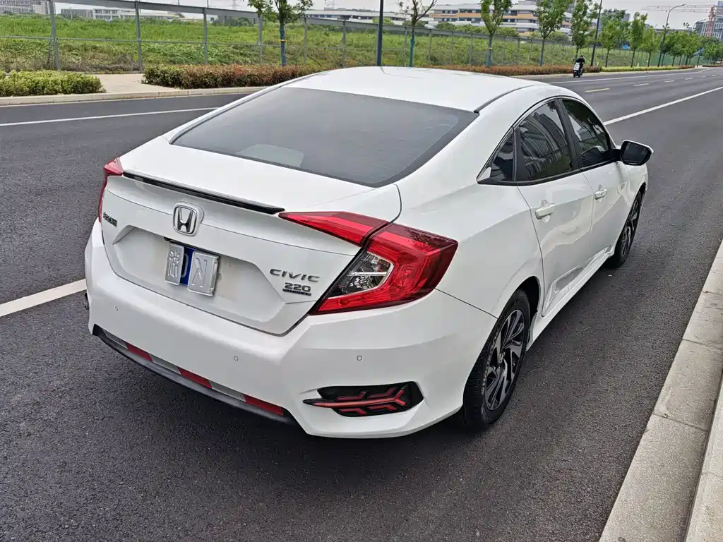 Honda Civic 2018 — фото 7