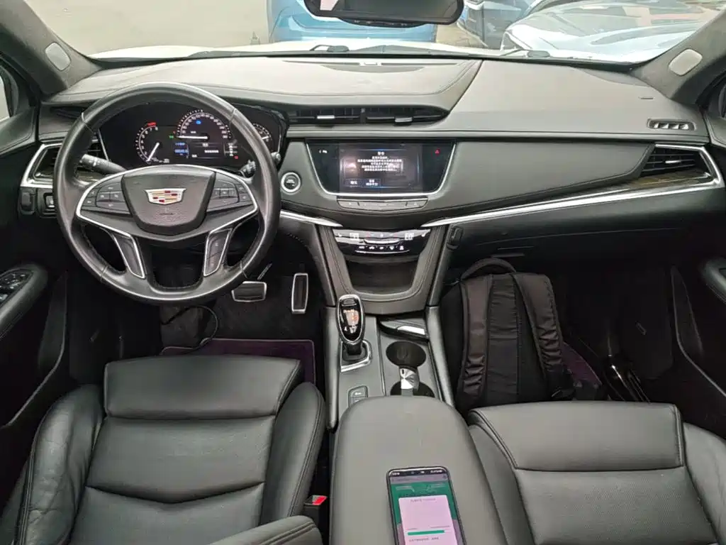 Cadillac XT5 2017 — фото 10