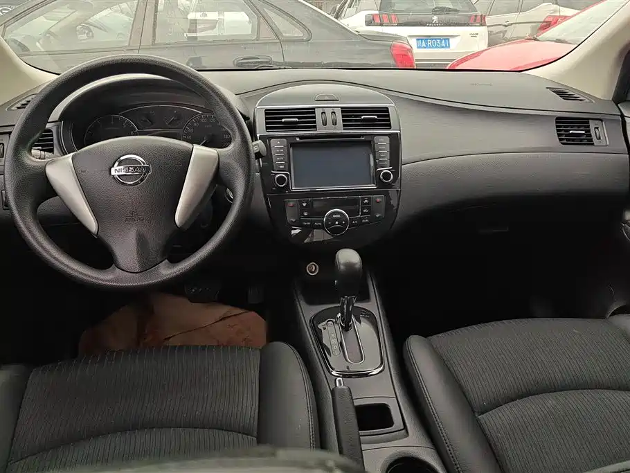 Nissan Tiida 2015 — фото 12