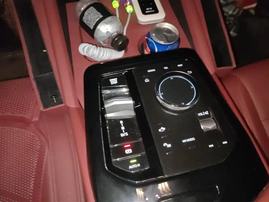 BMW 5 Series 2025 — фото 16