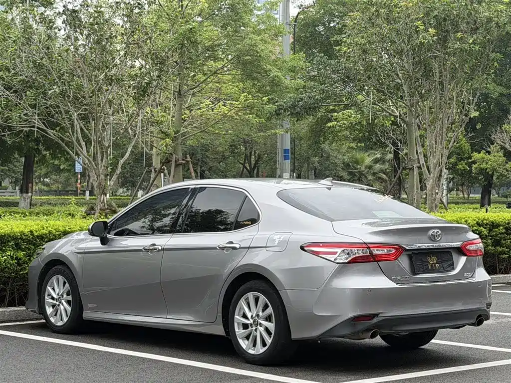 Toyota Camry 2022 — фото 4