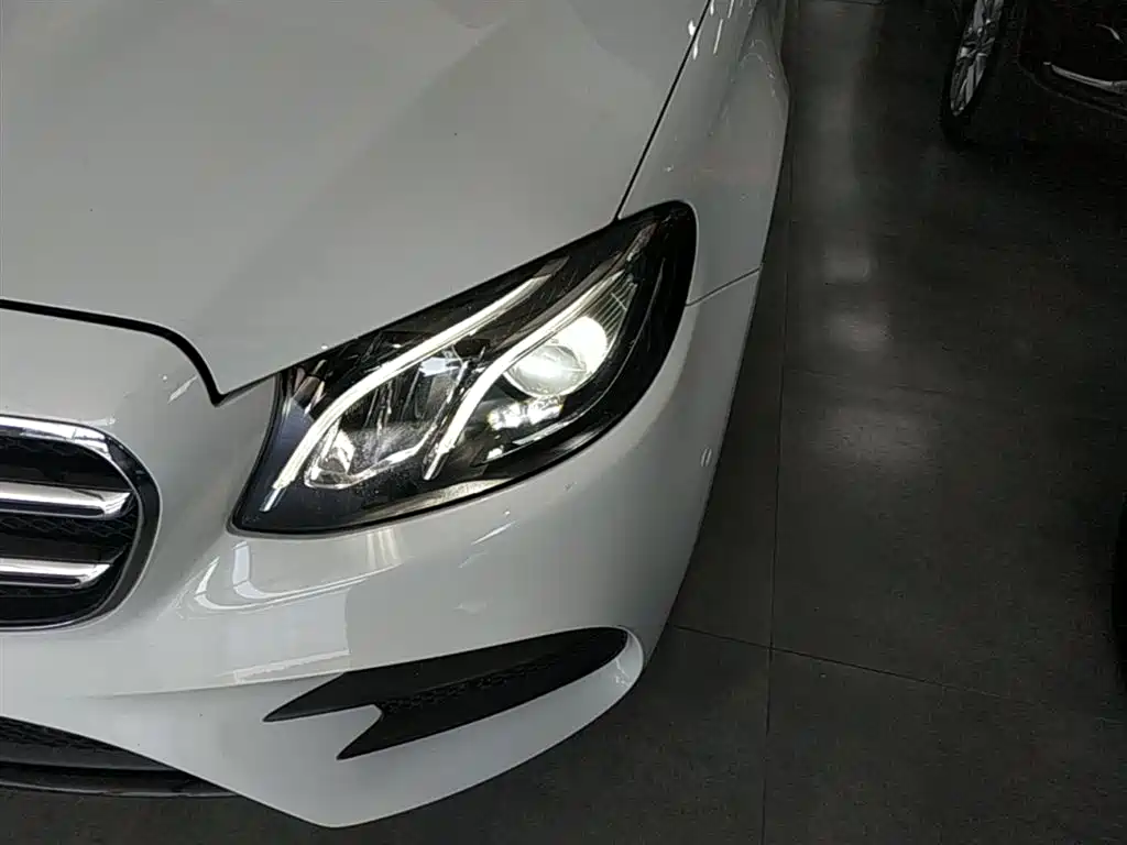 Mercedes-Benz E-Class 2018 — фото 24