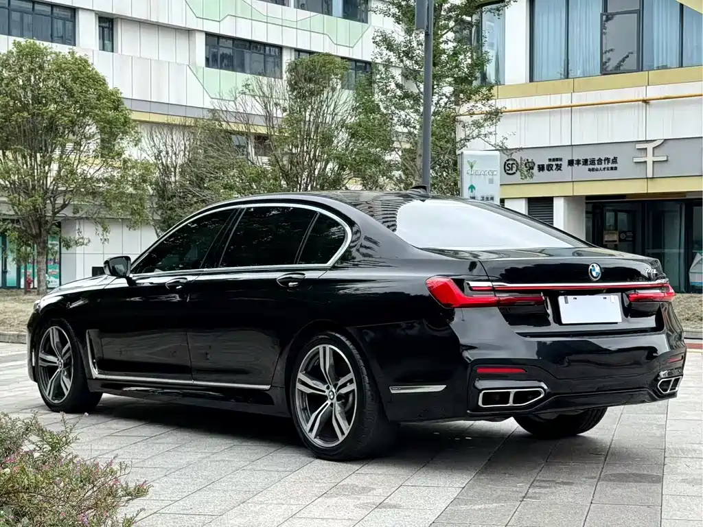 BMW 7 Series 2017 — фото 9