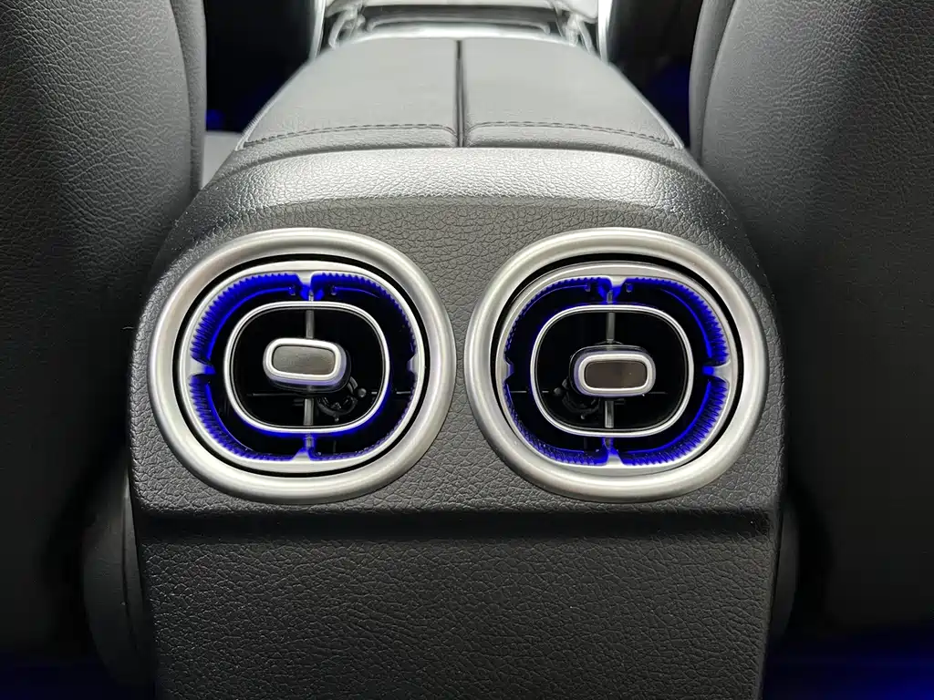 Mercedes-Benz C-Class 2025 — фото 13