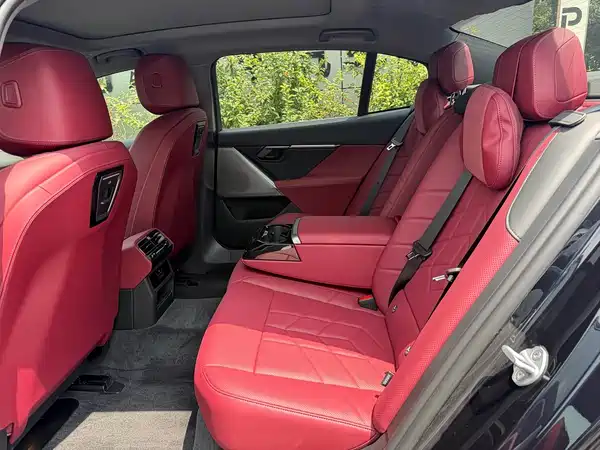 BMW i5 2025