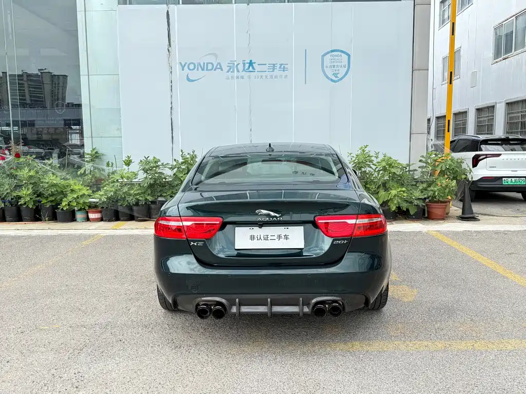 Jaguar XE 2016 — фото 20