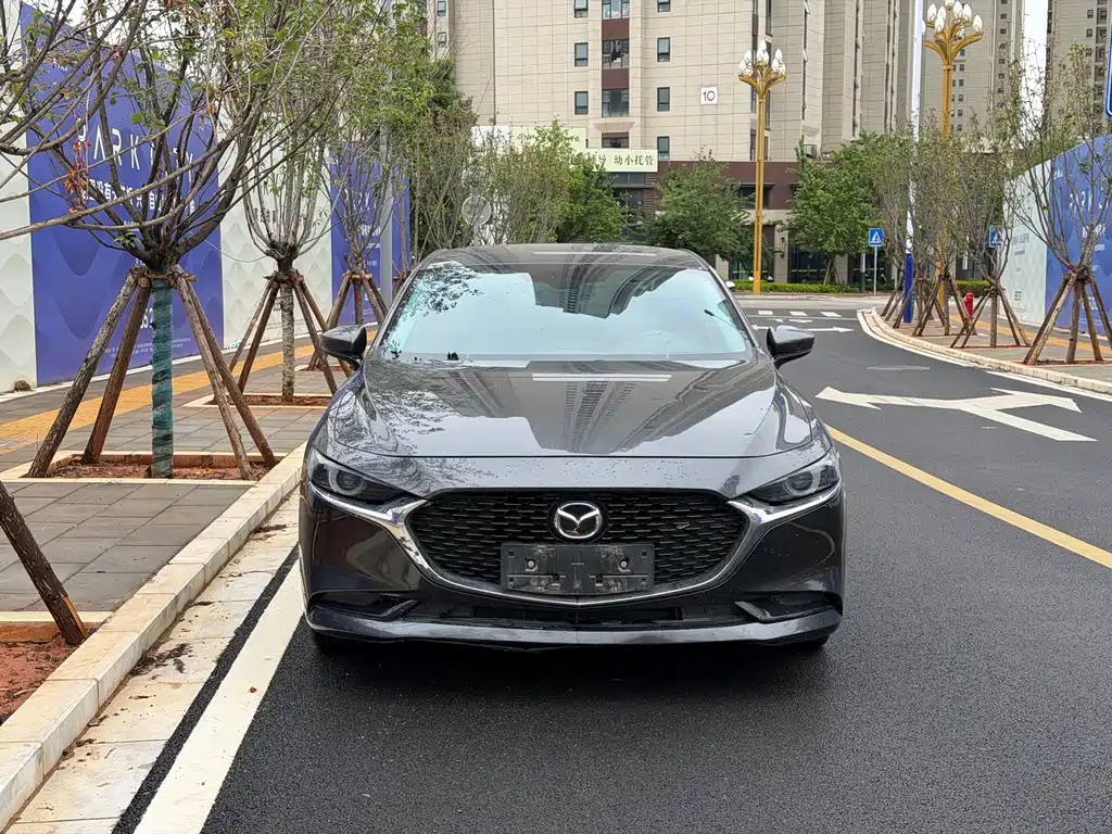 Mazda 3 Axela 2022 — фото 2