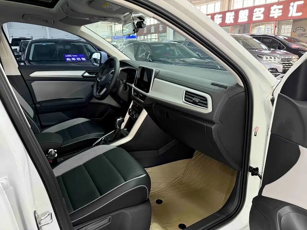 Volkswagen T-Roc 2024 — фото 16