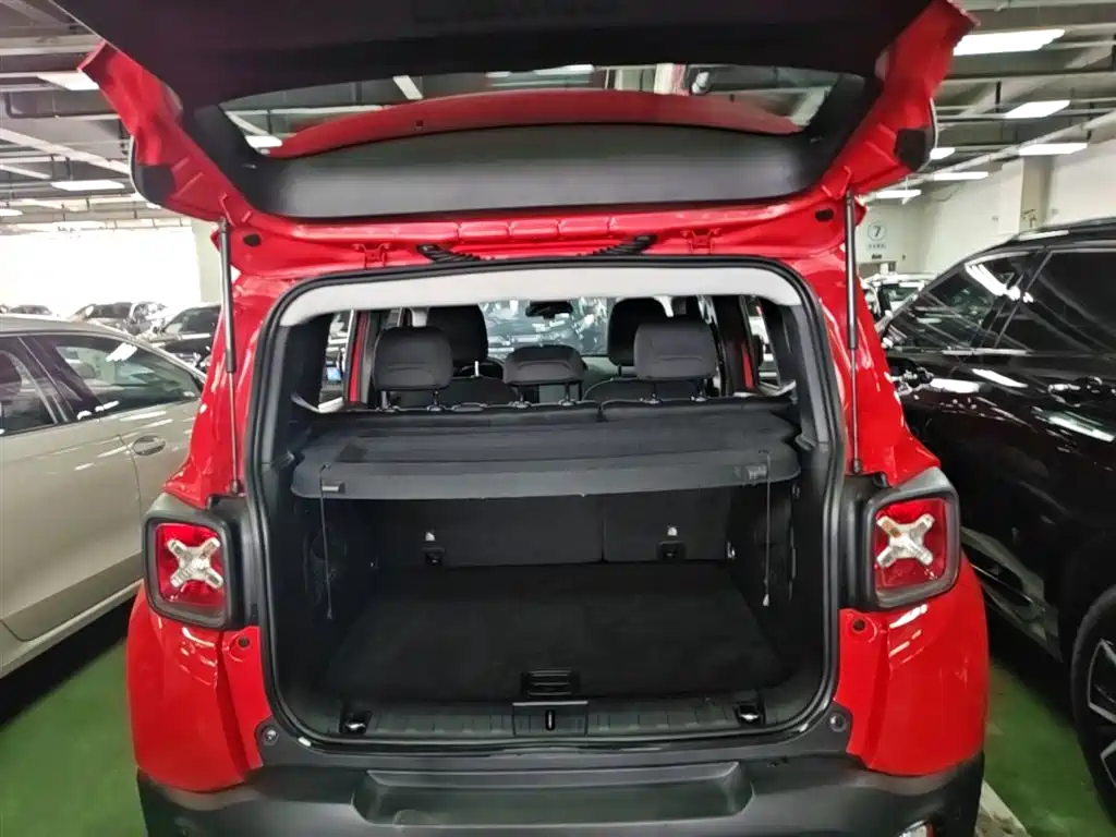 Jeep Renegade 2018 — фото 15