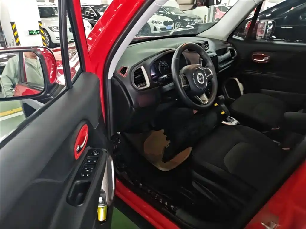 Jeep Renegade 2018 — фото 12