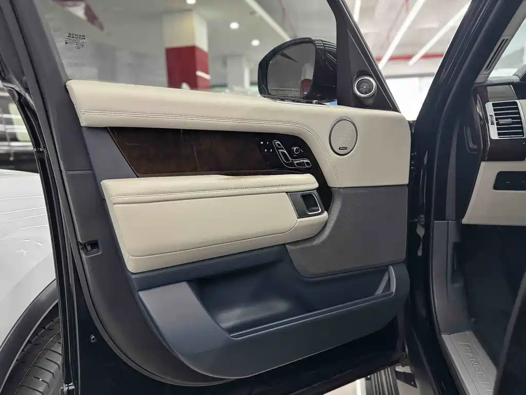 Land Rover Range Rover 2021 — фото 16