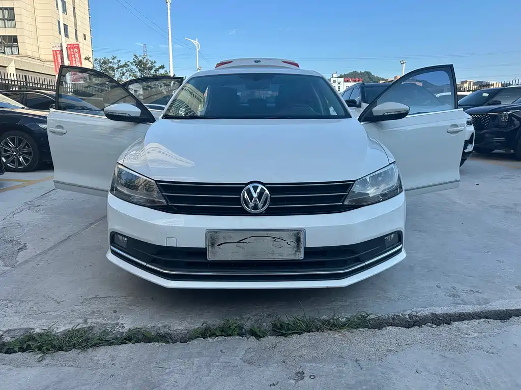 Volkswagen Sagitar 2018
