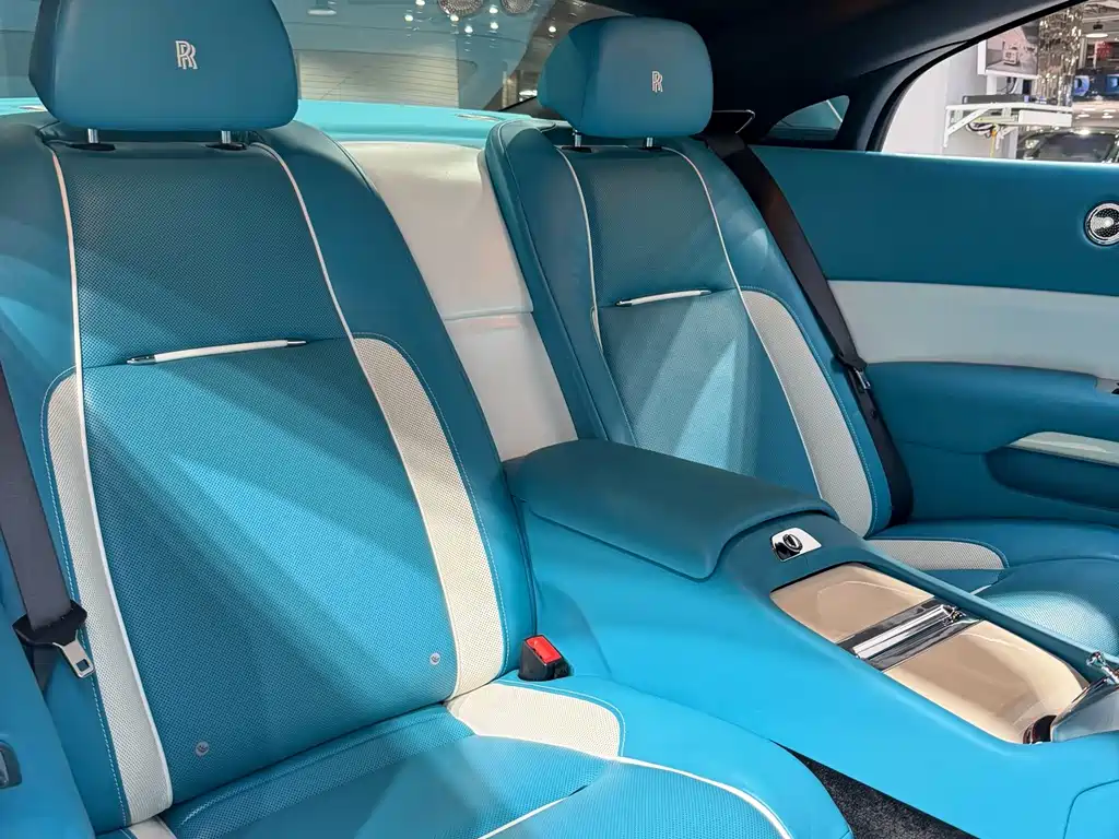 Rolls-Royce Phantom 2021 — фото 11