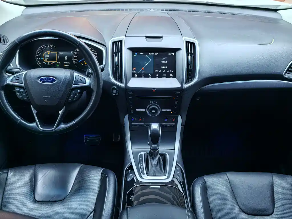 Ford Edge 2016 — фото 24
