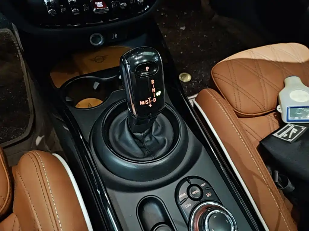 MINI Clubman 2021 — фото 14