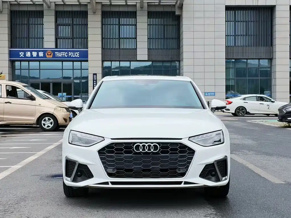 Audi A4L 2022 — фото 2