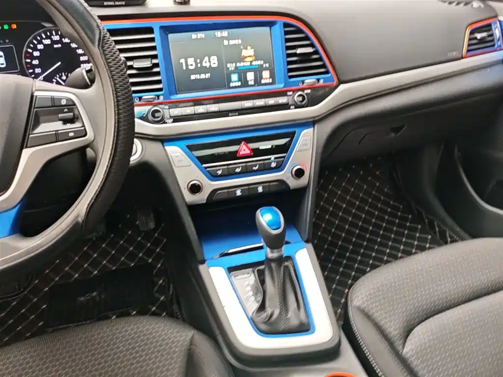 Hyundai Elantra 2018 — фото 13