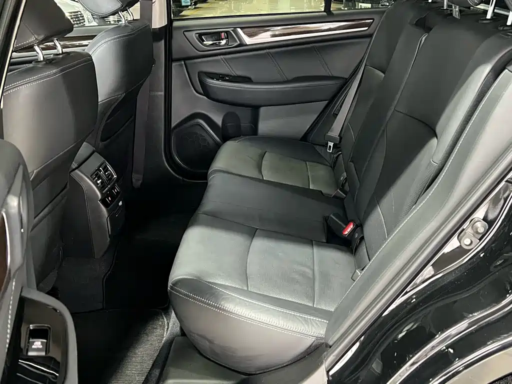 Subaru Outback 2016 — фото 19