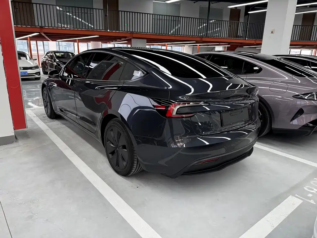 Tesla Model 3 2026 — фото 14