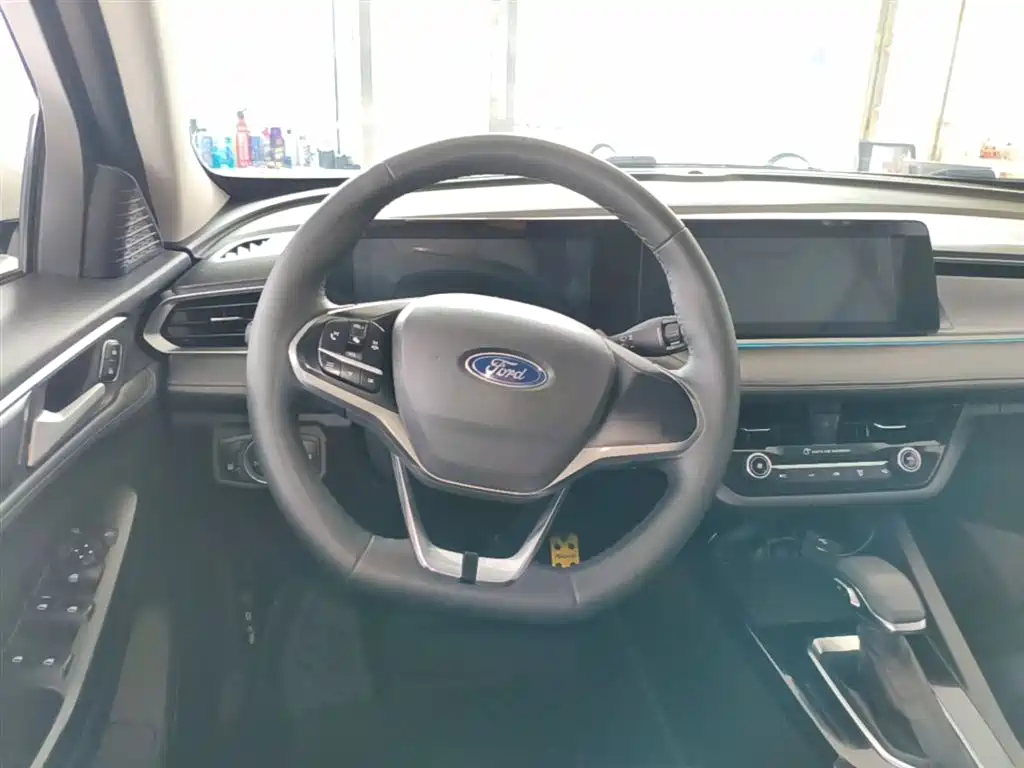 Ford Escort 2021 — фото 11