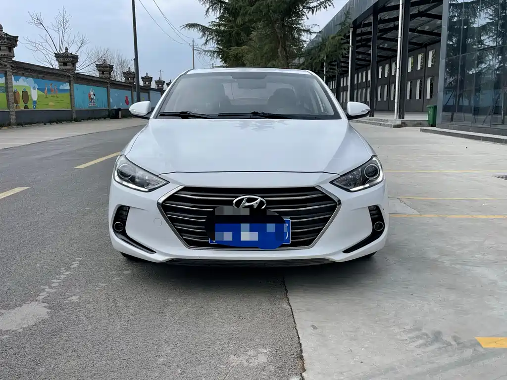 Hyundai Elantra 2017 — фото 2