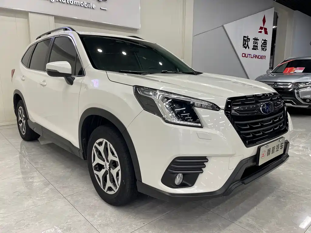 Subaru Forester 2023 — фото 10