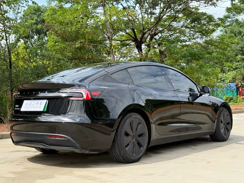 Tesla Model 3 2023 — фото 15