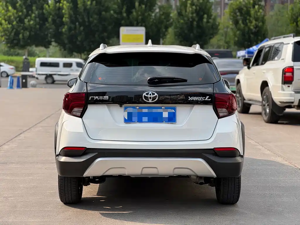 Toyota Yaris L 2022 — фото 10