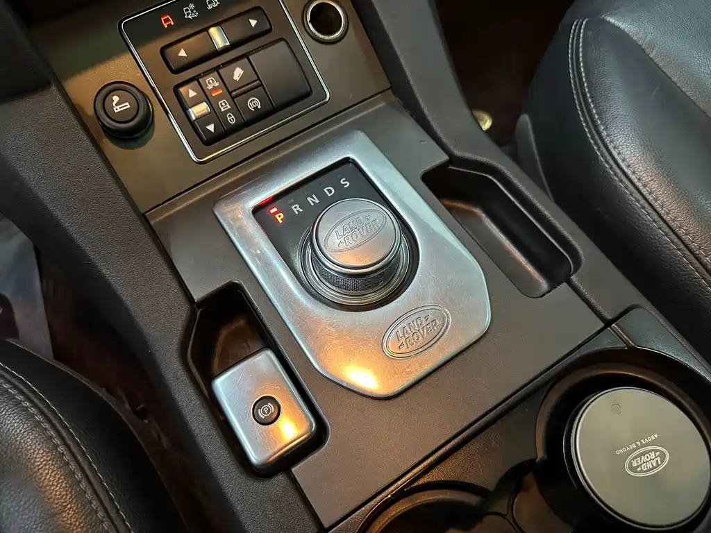 Land Rover Discovery 2015 — фото 13