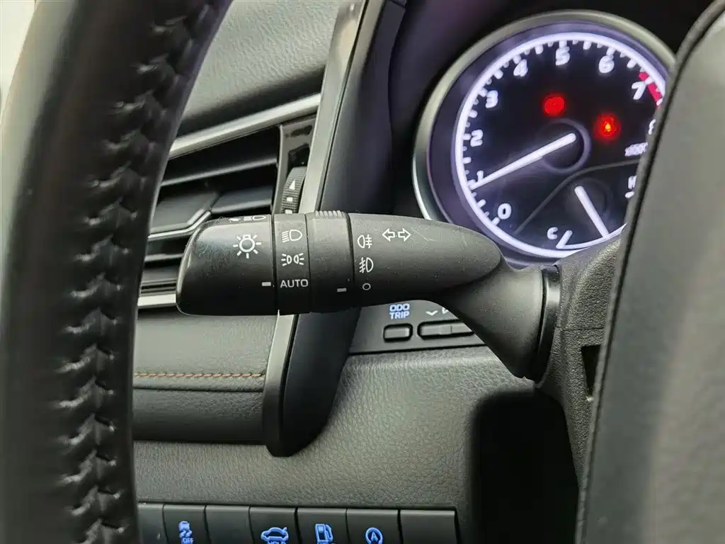 Toyota Camry 2023 — фото 21