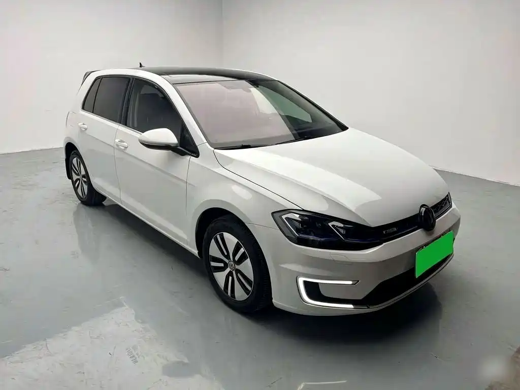 Volkswagen Golf EV 2020 — фото 25