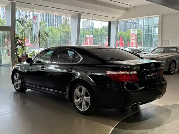 Lexus LS 2006
