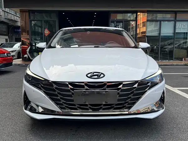 Hyundai Elantra 2023