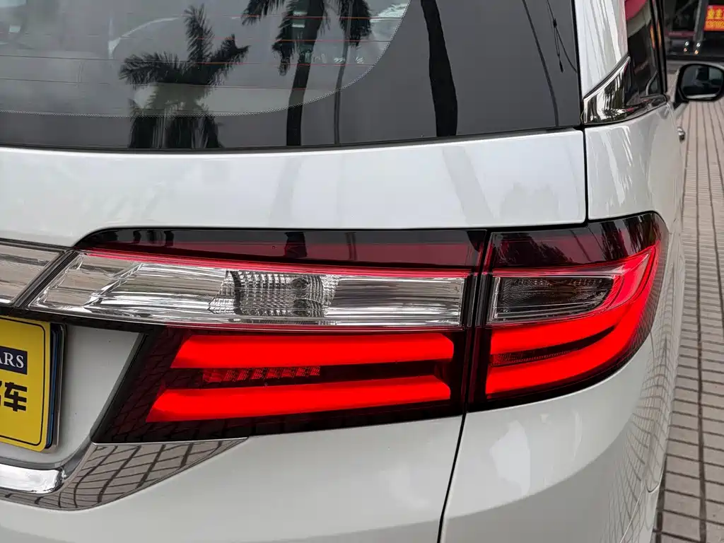 Honda Odyssey 2017 — фото 13
