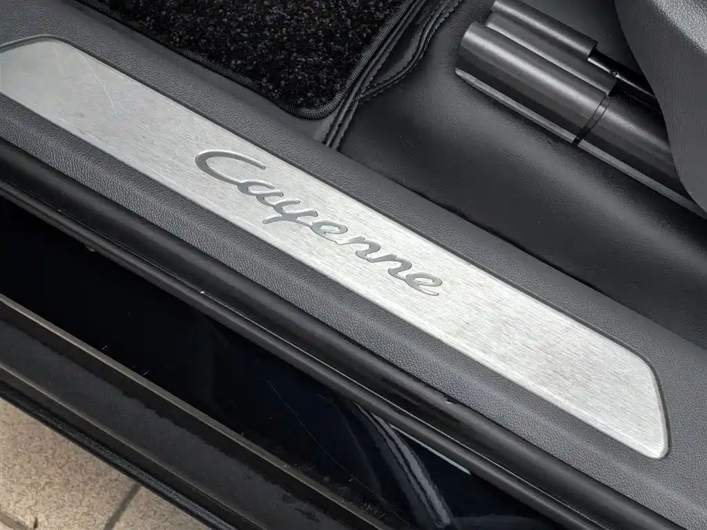 Porsche Cayenne 2018 — фото 31