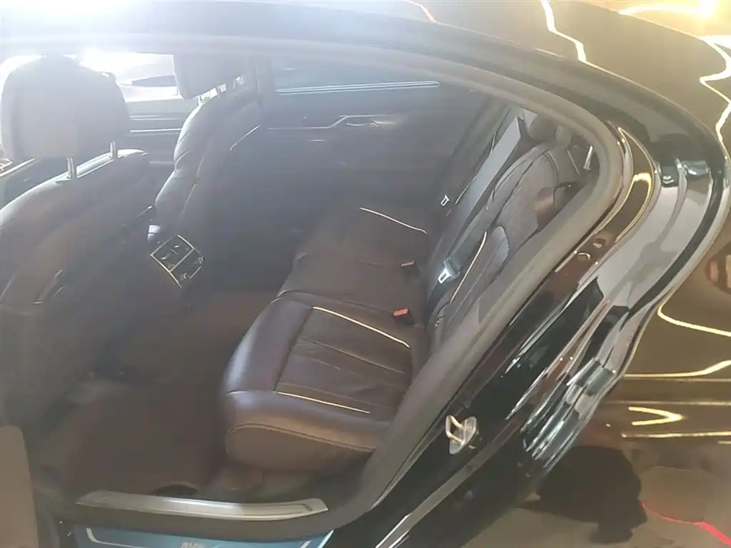 BMW 7 Series 2020 — фото 17