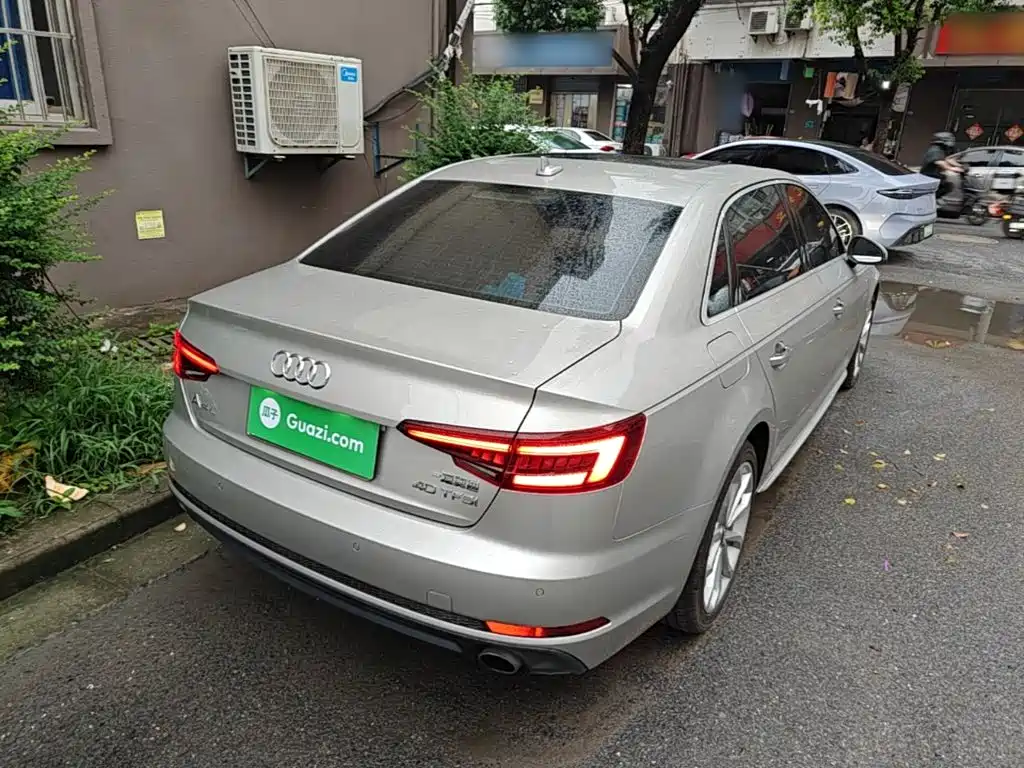 Audi A4L 2018