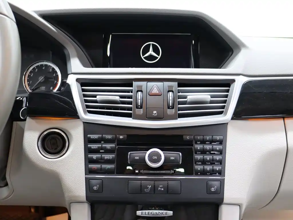 Mercedes-Benz E-Class 2010 — фото 14