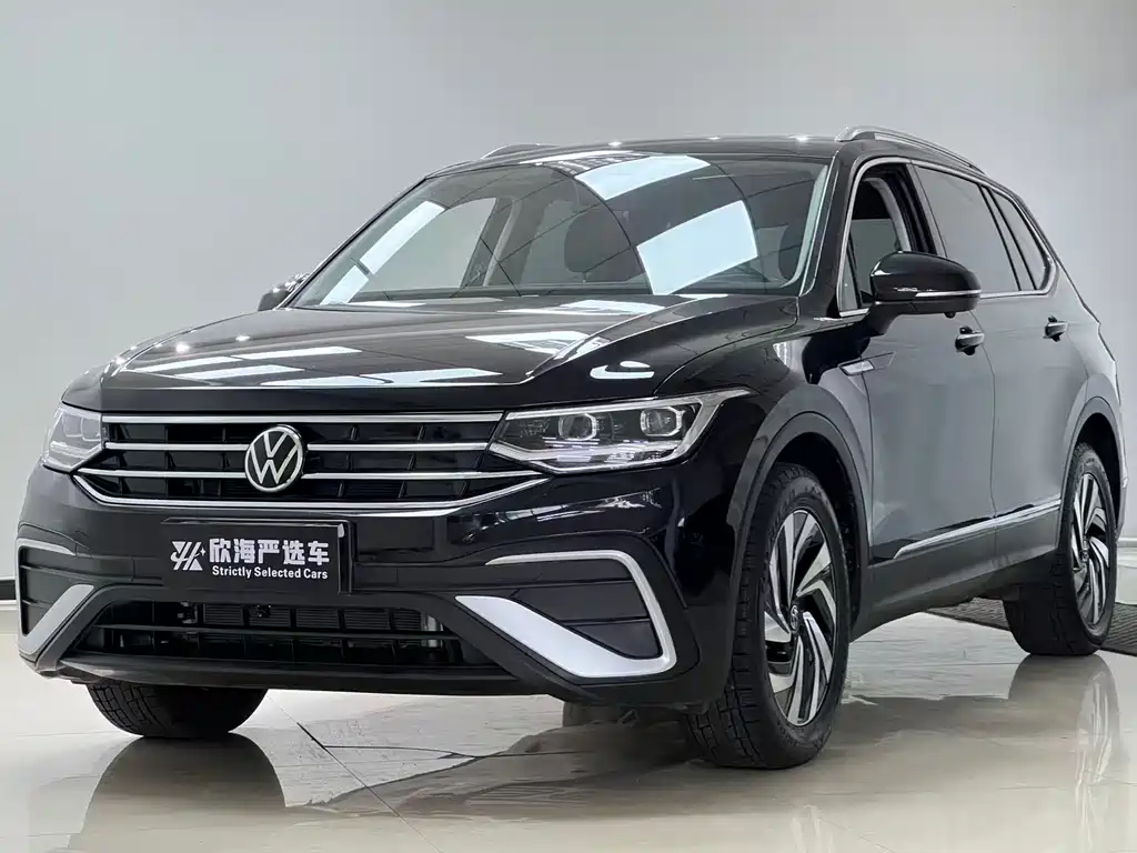 Volkswagen Tiguan L 2023 — фото 1