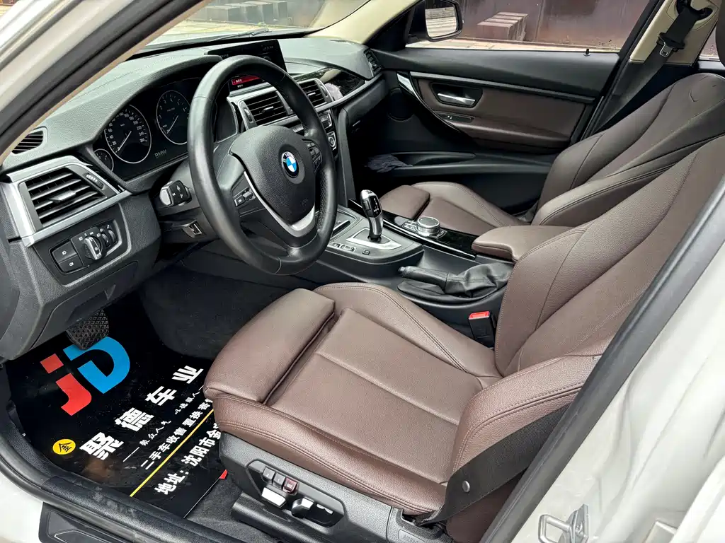 BMW 3 Series 2019 — фото 11