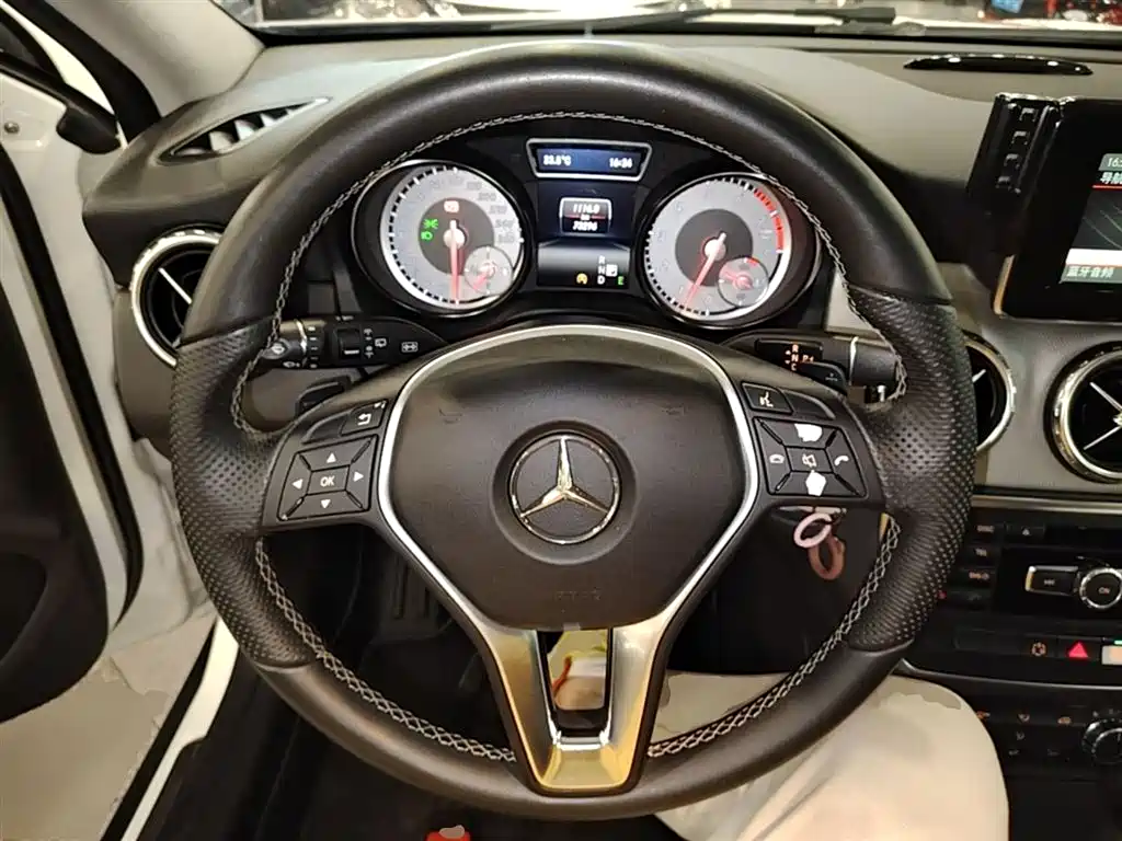 Mercedes-Benz GLA 2015 — фото 11