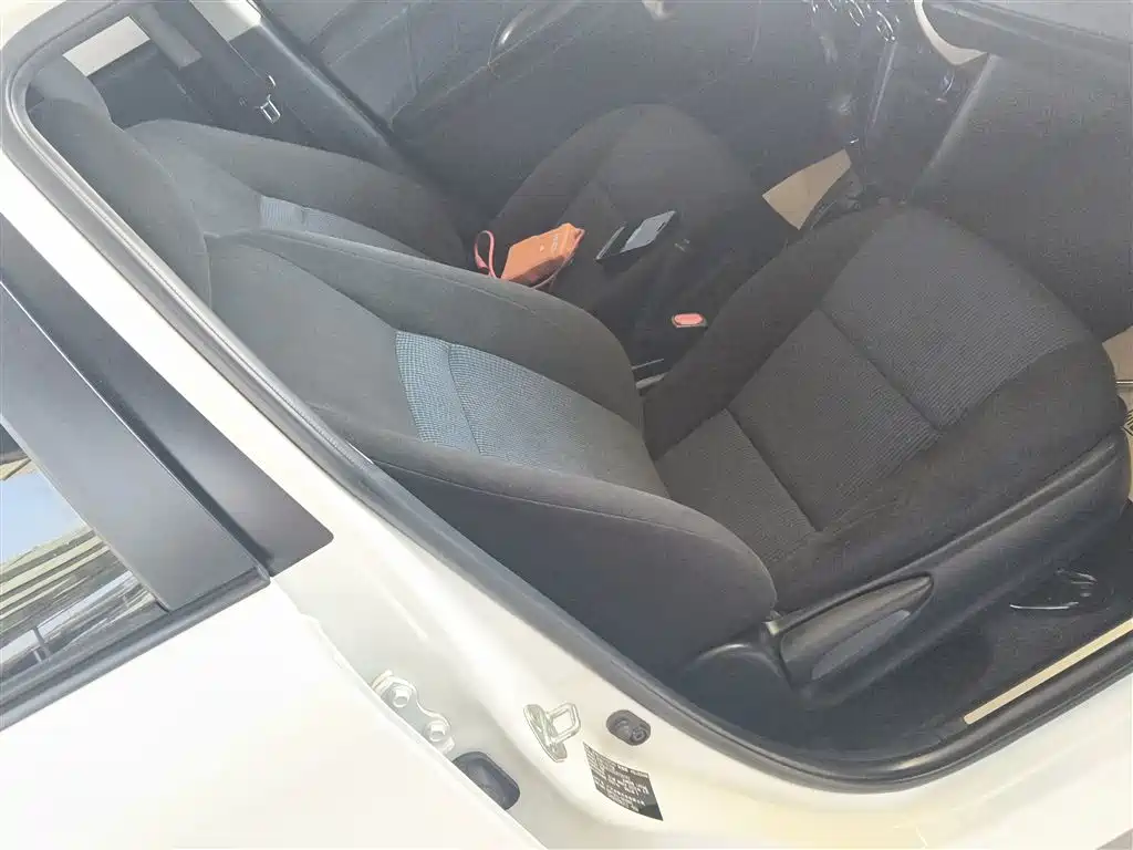 Toyota Yaris L 2020 — фото 16