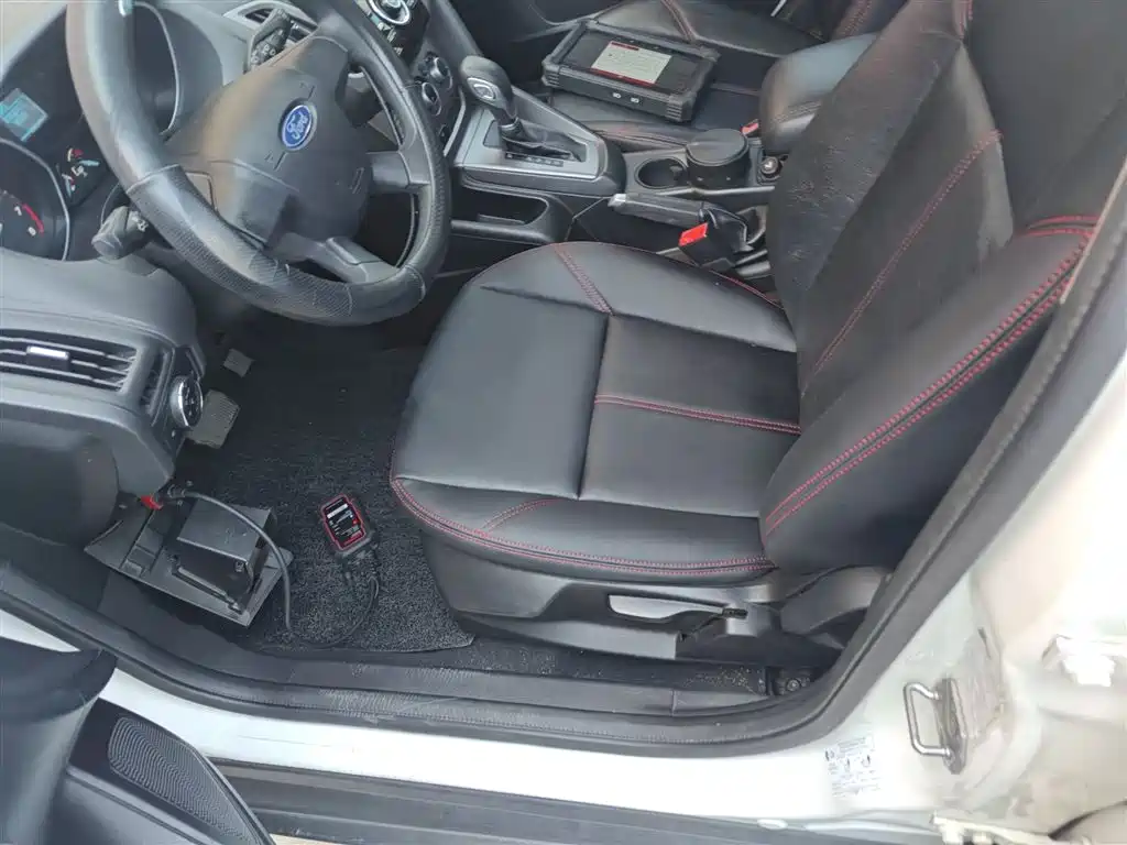 Ford Focus 2015 — фото 11