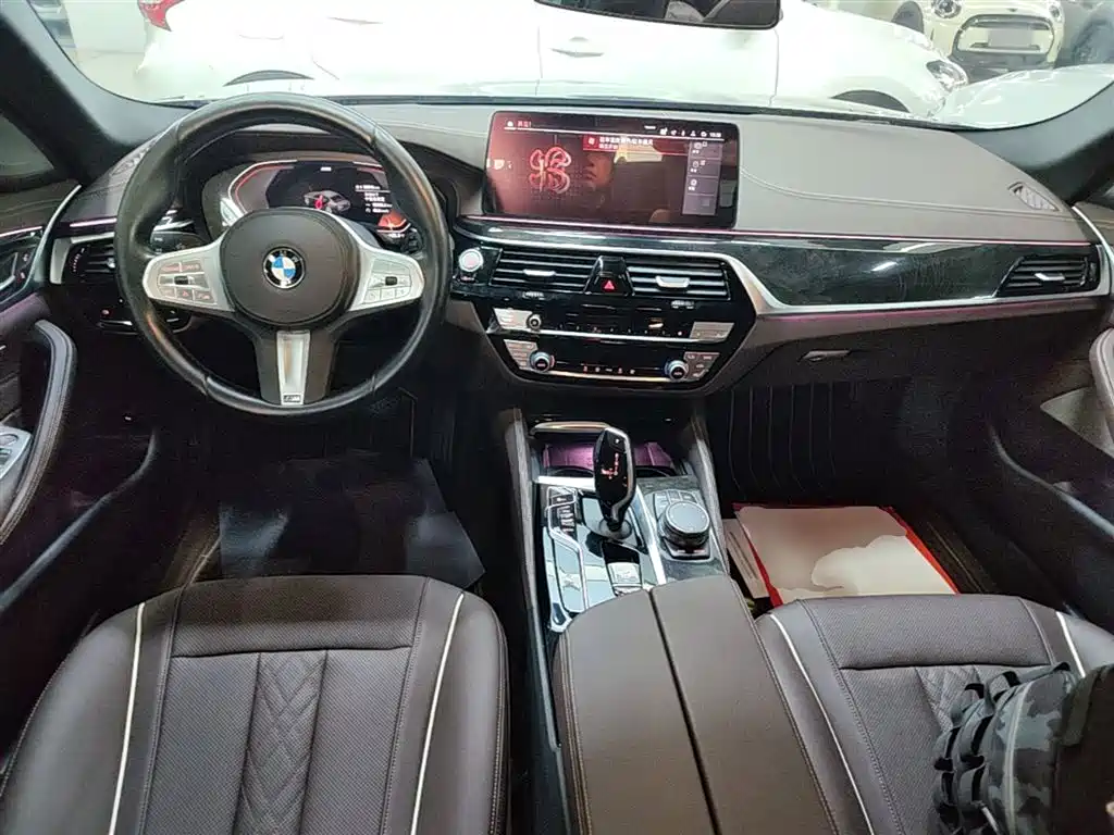 BMW 5 Series 2023 — фото 10