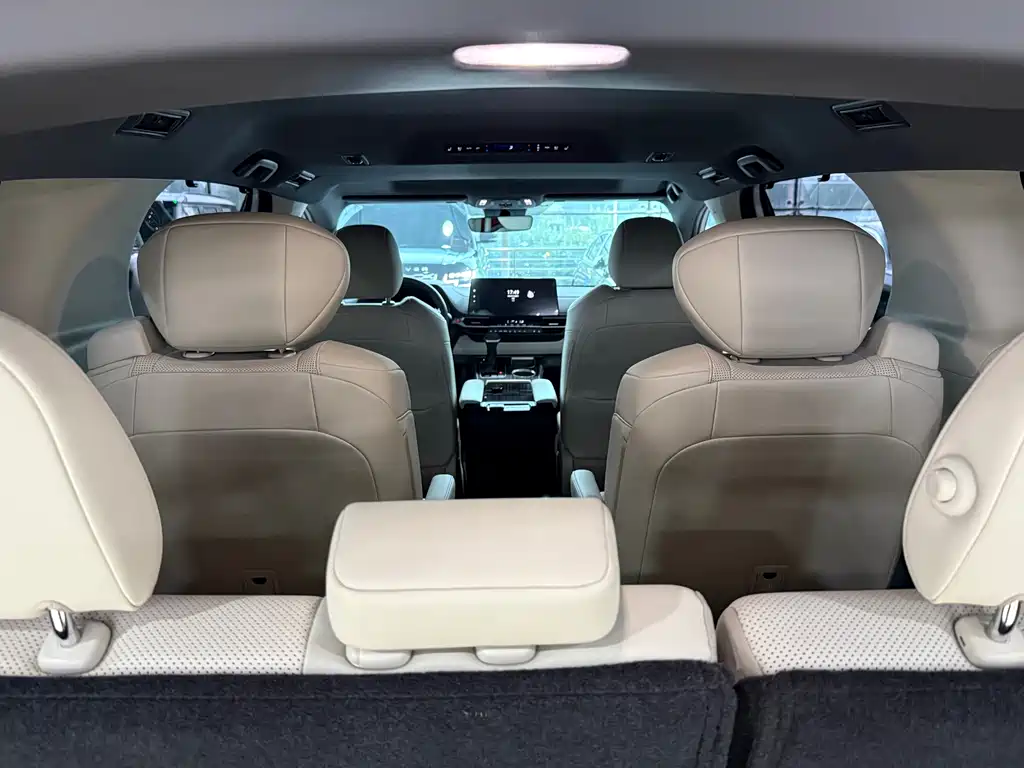 Toyota Sienna 2025 — фото 12