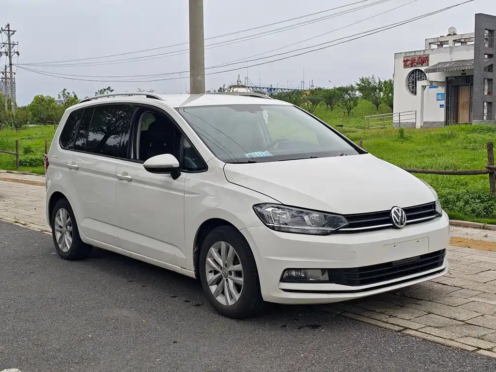 Volkswagen Touran 2017 — фото 3