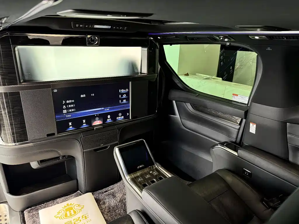 Lexus LM 2020 — фото 16