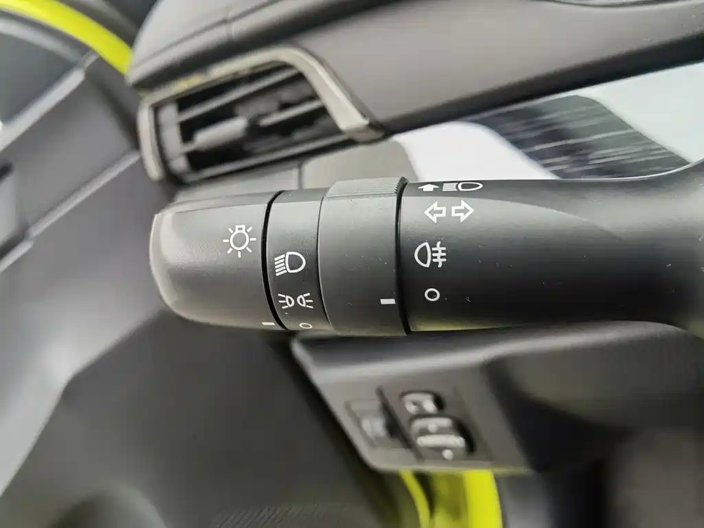 Toyota Yaris L 2019 — фото 21