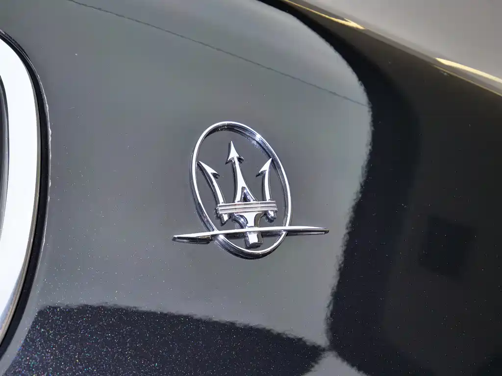 Maserati Quattroporte 2016 — фото 30
