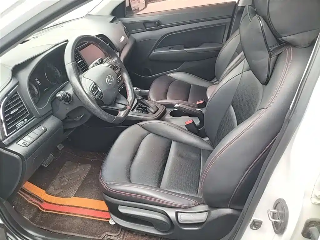 Hyundai Elantra 2017 — фото 15